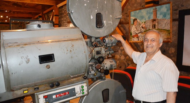 42 yıl sonra film makinistliği yaptığı makineyi görünce duygulandı