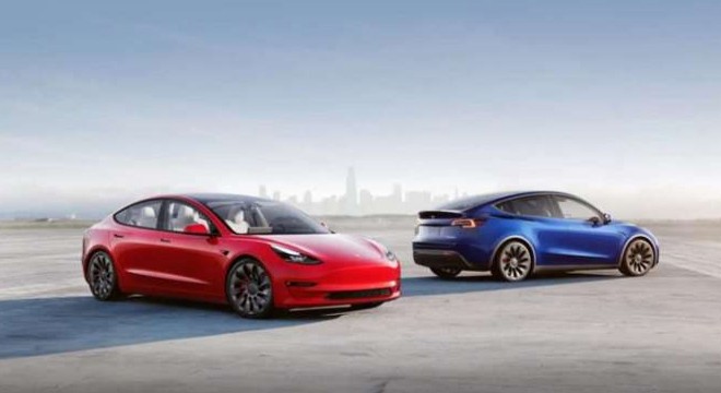 Elon Musk tan Türkiye ye müjde: Tesla da indirim zamanı