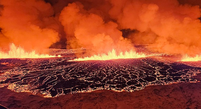 İzlanda’da yanardağ patlaması gerçekleşti