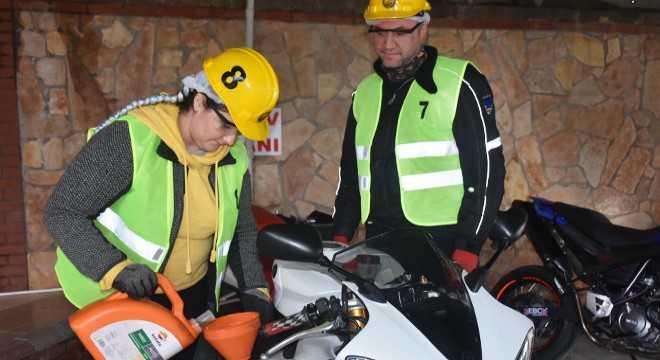 Kimyager Zeynep, motosiklet tamircisi oldu