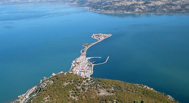  Eğirdir Gölü nün dip çamuru temizlenmeli 