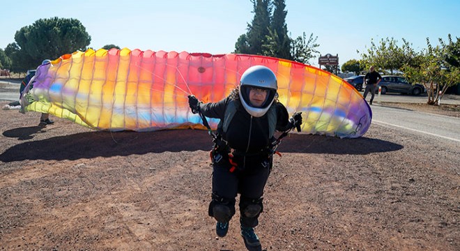 Aile hekimi Esra, yamaç paraşütü pilotu oldu