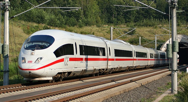 Almanya da tren kazası: 1 ölü, 11 yaralı