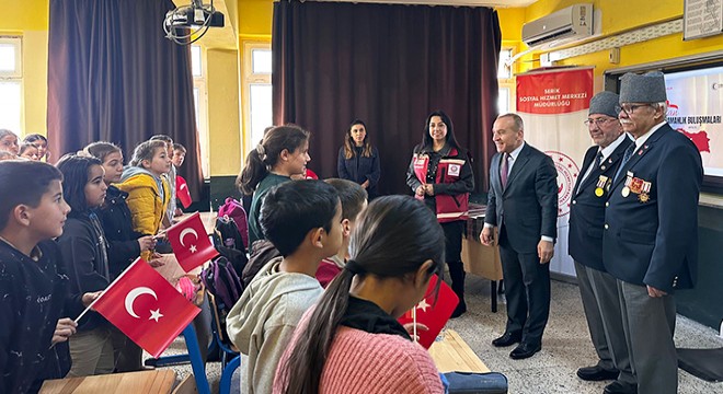 Antalya da Kıbrıs gazileri öğrencilerle buluştu