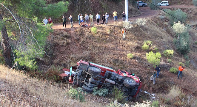 Antalya da arazöz yamaca devrildi: 3 yaralı