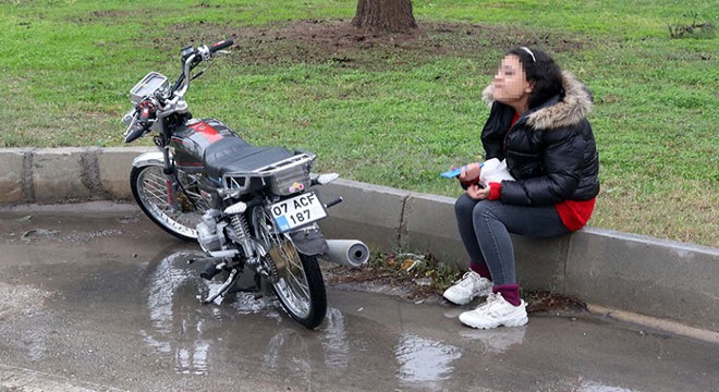 Antalya da çalıntı motosikletle polisi peşine taktı