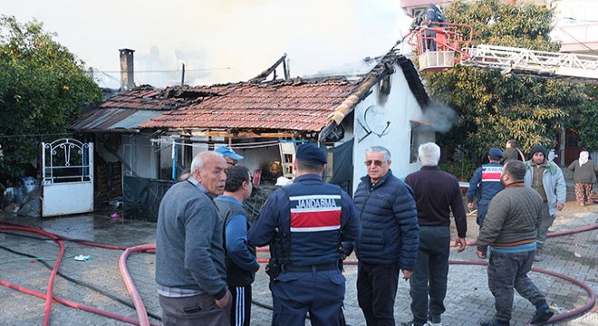 Antalya da ev yangını