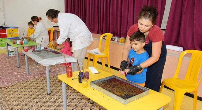 Antalya da minik eller ebru sanatı ile tanıştı