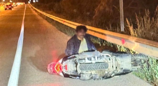 Antalya da motosikletiyle bariyere çarptı