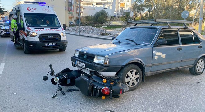 Antalya da otomobille motosiklet çarpıştı: 1 yaralı