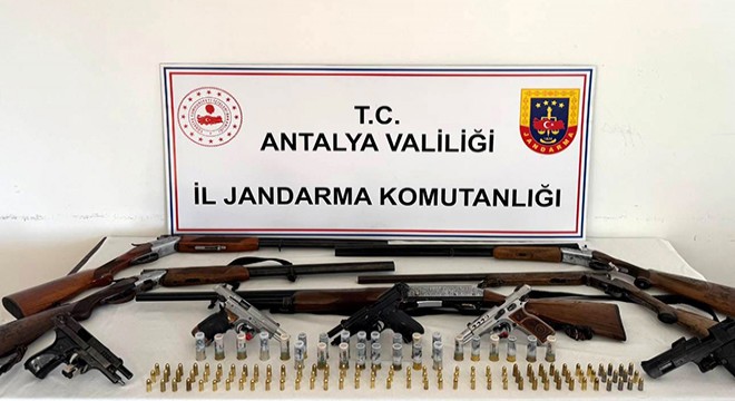 Antalya da ruhsatsız 5 tabanca ve 5 av tüfeği ele geçirildi