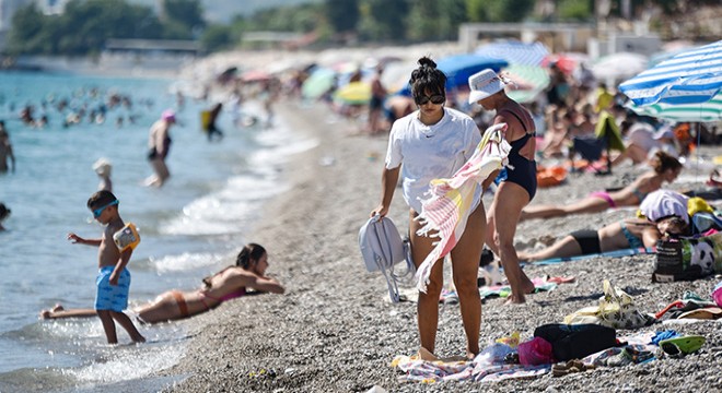 Antalya da sahillerde hafta sonu yoğunluğu