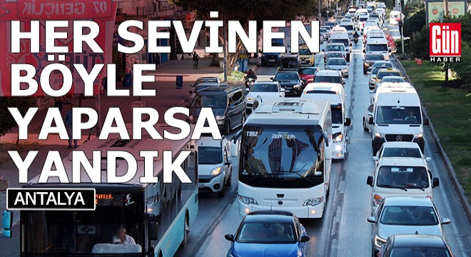 Antalya da servisçilerden trafiği durduran teşekkür konvoyu