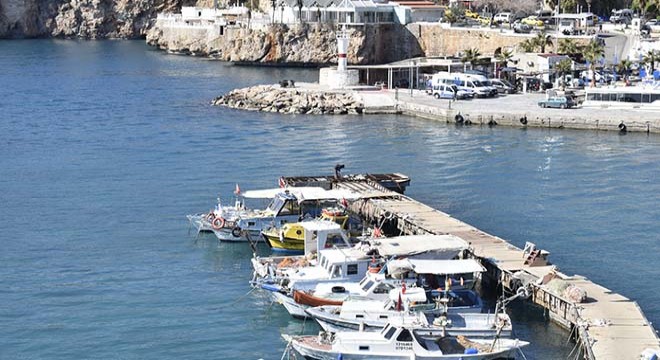 Antalya nın gözde semtinde  fırtına  sakinliği