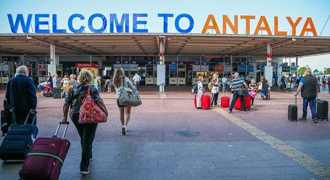 Antalya ya hava yoluyla günde 30 bin turist