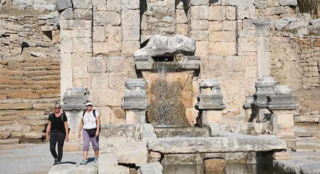 Antik çeşmeden 1800 yıl sonra su akmaya başladı