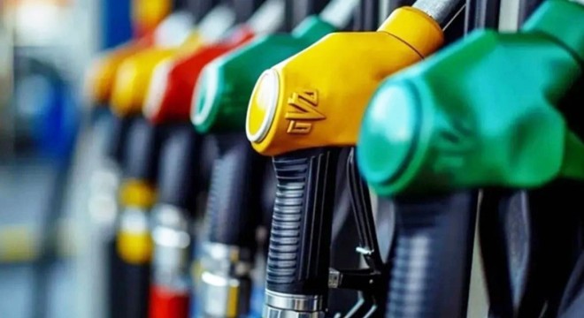 Benzine indirim geldi, tabela değişti