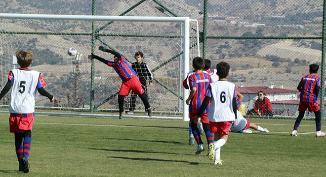 Burdur da çocuk futbolu şenliği