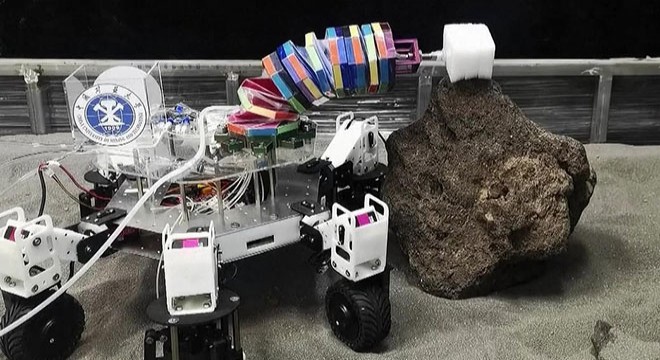 Çinli bilim insanları altı bacaklı robot geliştirdi