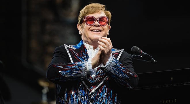 Elton John: Şarkı sözlerini bile okuyamıyorum