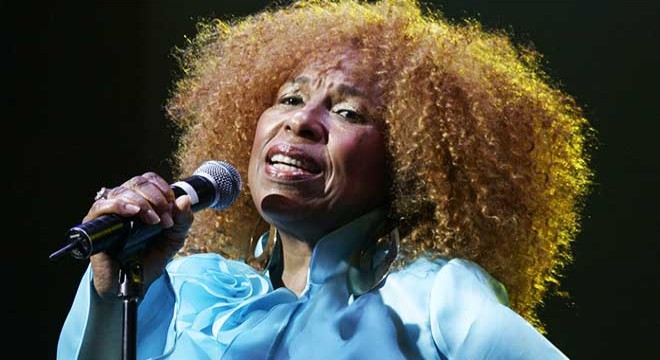 Grammy ödüllü şarkıcı Roberta Flack hayatını kaybetti