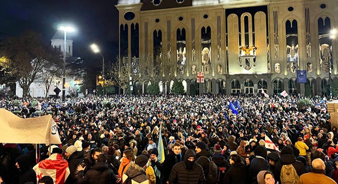 Gürcistan da protestolar sürüyor