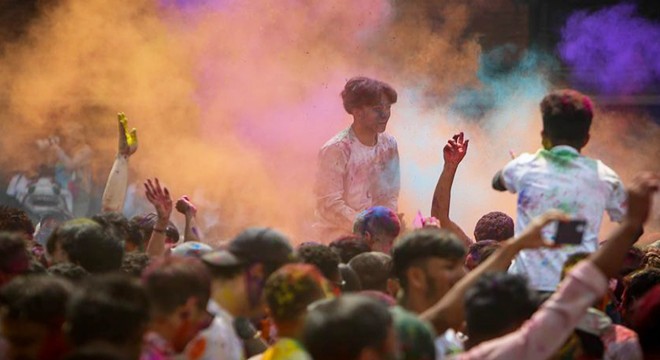 Hindistan da  Holi  bahar festivali kutlandı