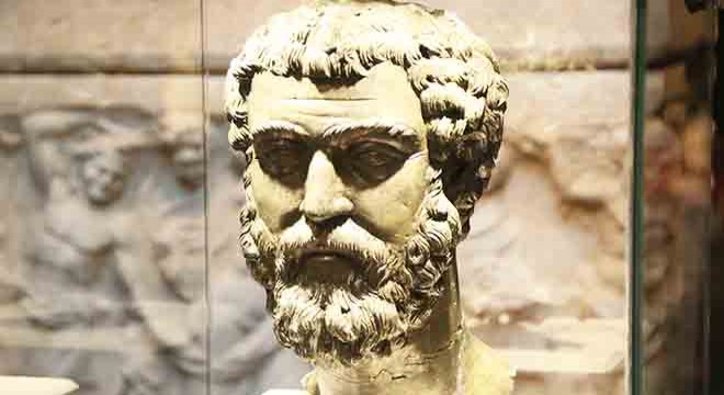 İmparator Septimius Severus heykeli, başına kavuştu