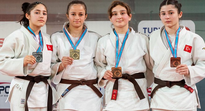 Judoda altın madalya sevinci