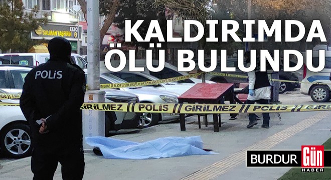 Kaldırımda ölü bulundu