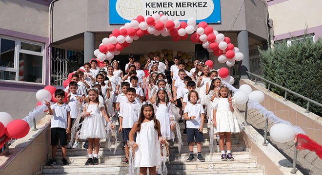 Kemer de İlköğretim Haftası kutlandı