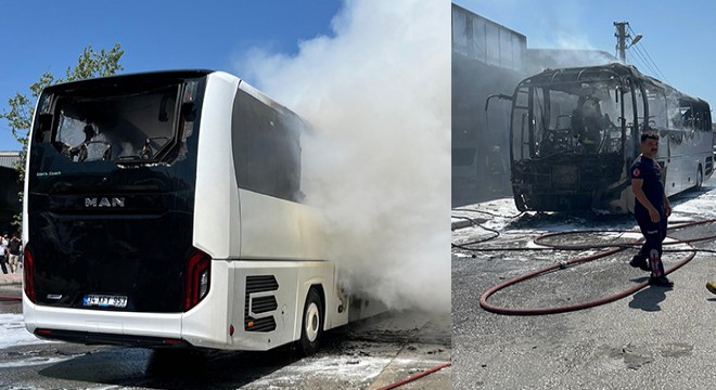 Kepez de park halindeki otobüs yandı