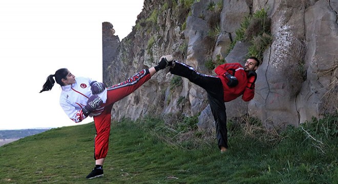 Kick boksçu kardeşler, turnuvaya Hevsel bahçelerinde hazırlanıyor