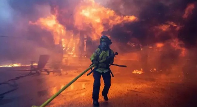 Los Angeles taki yangında ölü sayısı 25 e yükseldi