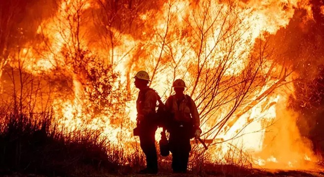 Los Angeles yangını büyüyerek sürüyor