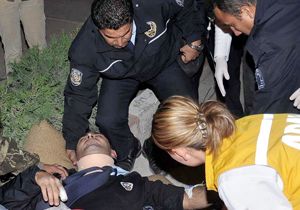 Amerikalı Adana’da 2 polise çarptı