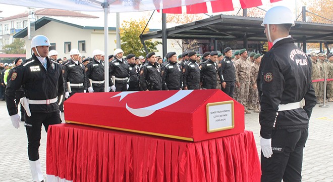 Şehit polis memuru için tören