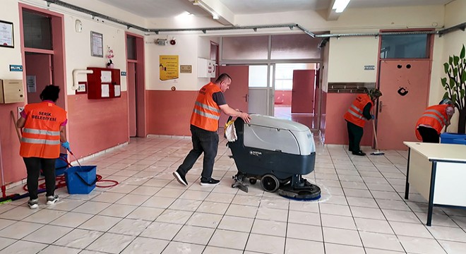 Serik Belediyesi nden okullarda temizlik