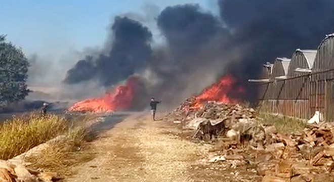 Serik te çöpteki yangın seralara sıçradı