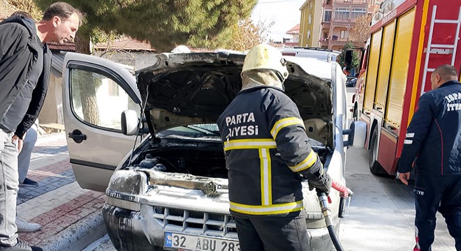 Seyir halindeki araçta yangın