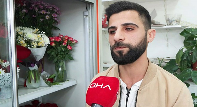 Siyasiler ve ünlüler adına kendi nişanına 312 bin liralık çelenk gönderdi