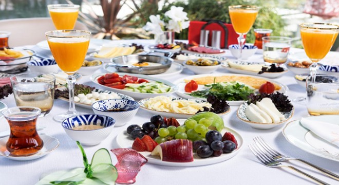 Sultanahmet Manzaralı Cafe: Tarih ve Lezzetin Buluştuğu Mekan