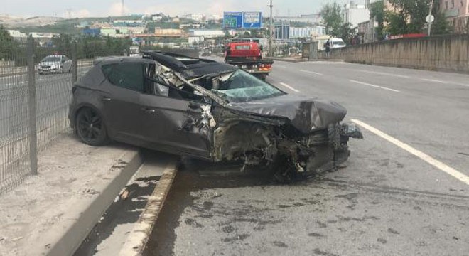 TIR a çarpan otomobilin tekeri fırladı