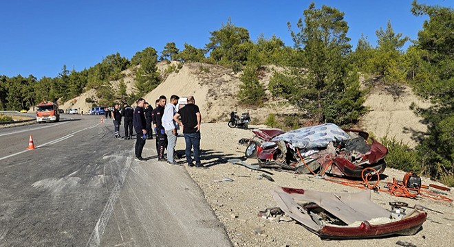 TIR ile 3 otomobil zincirleme kazaya karıştı: 2 ölü, 6 yaralı