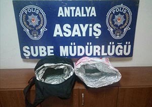 AVM den folyo kaplı çantayla hırsızlık yapan turist yakalandı