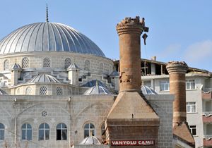 Camii minarelerine özel yıkım