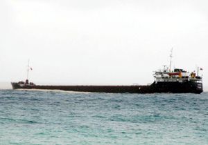 Fırtınaya yakalanan 3 gemi Gazipaşa ya sığındı