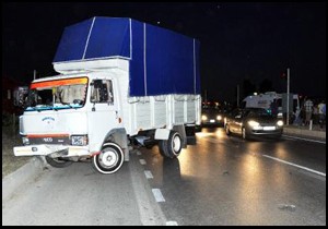 Manavgat ta kamyon otomobille çarpıştı: 1 ölü, 3 yaralı