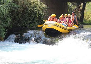 Şehrin ortasında rafting keyfi