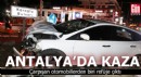 Antalya'da çarpışan otomobillerden biri refüje çıktı